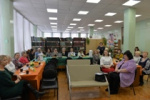 Депутаты-коммунисты поздравили сотрудниц библиотеки имени Чехова с 8 Марта